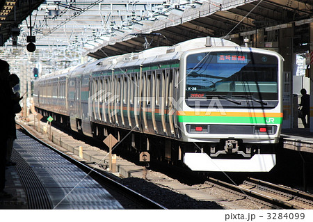 駅を去っていくＥ２３１系 3284099