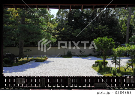 蘆山寺の源氏庭 3284363