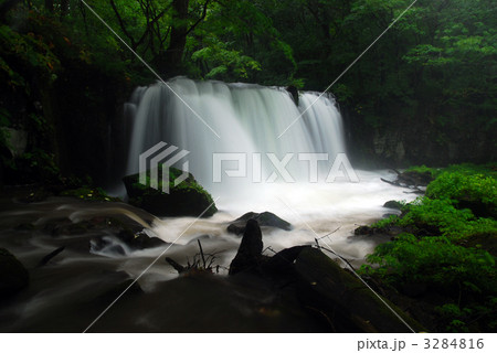 奥入瀬渓流・銚子大滝（青森県十和田市） 3284816