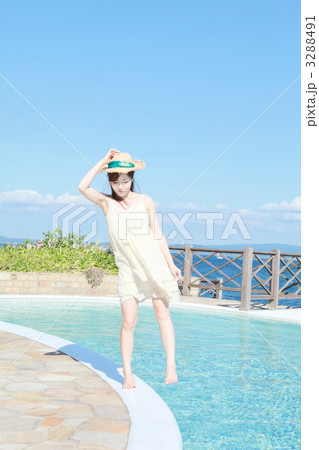 プールサイド　バカンス　イメージ 3288491