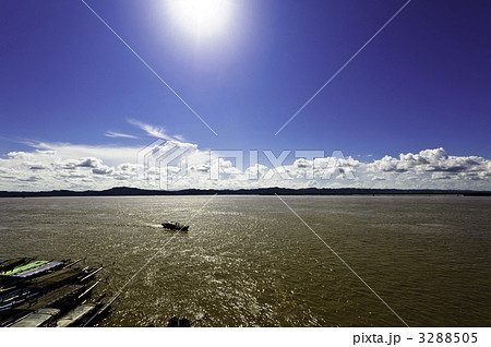 ミャンマーの大河(イラワジ川、バガンにて) 3288505