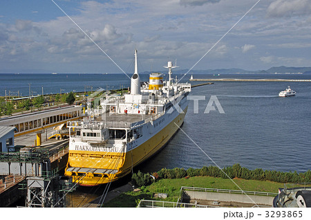 青森市内散歩・青森桟橋と青函連絡船八甲田丸 3293865