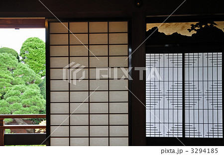 五所川原市　金木町散歩・太宰治記念館（斜陽館）障子 3294185