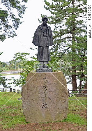 五所川原 金木散歩・芦野公園 太宰治銅像 五所川原 金木散歩・芦野公園 太宰治銅像 3294236