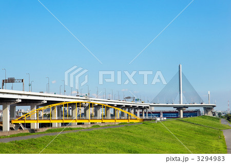 綾瀬川に架かるかつしかハープ橋と東四ツ木避難橋 綾瀬川に架かるかつしかハープ橋と東四ツ木避難橋 3294983