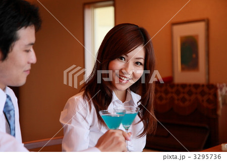 仕事帰り　（or　カップル）　バー　イメージ 3295736