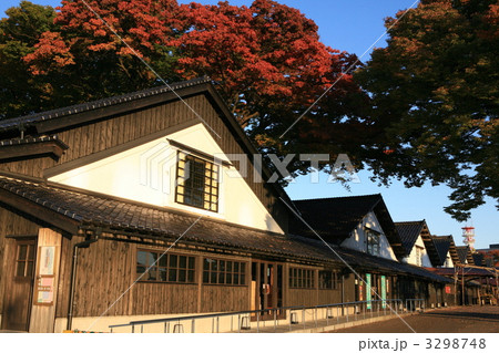 朝日を浴びる秋の山居倉庫 朝日を浴びる秋の山居倉庫 3298748