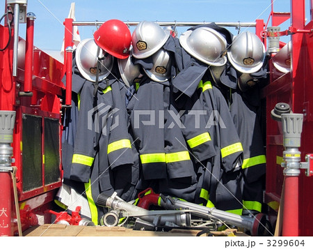 たくさんの消防服 たくさんの消防服 3299604