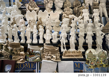 Roman souvenirs. Roman souvenirs. 3301139