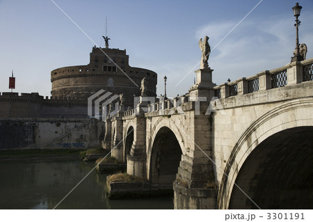 Ponte Sant'Angelo bridge and Castel Sant'Angelo. 3301191