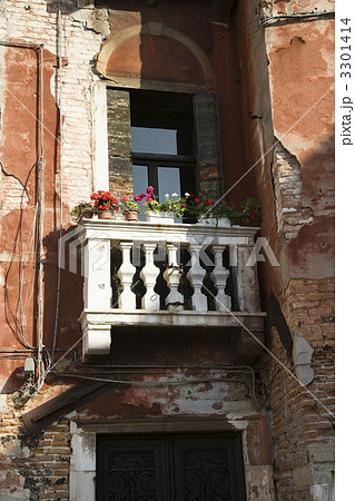Balcony and flowers. 3301414