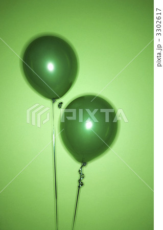 Two green balloons. 3302617