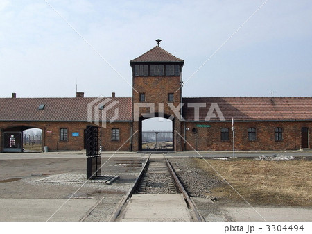 ポーランド_アウシュビッツ強制収容所_入口_横 3304494