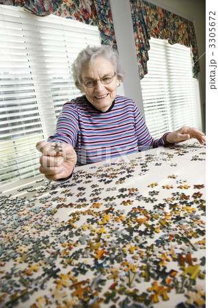 Elderly Woman Doing Jig Saw Puzzle Elderly Woman Doing Jig Saw Puzzle 3305672