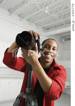 Photographer shooting in studio. 3305779