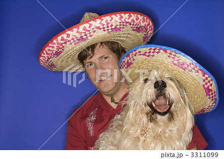 Dog and man wearing sombreros. 3311099