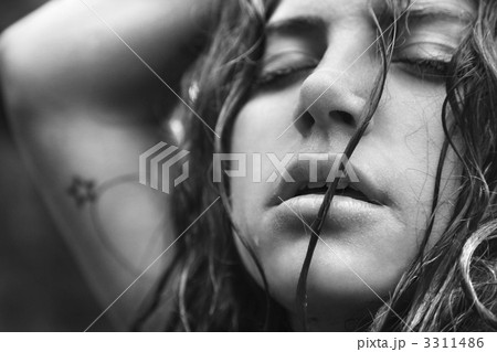 Portrait of woman. 3311486