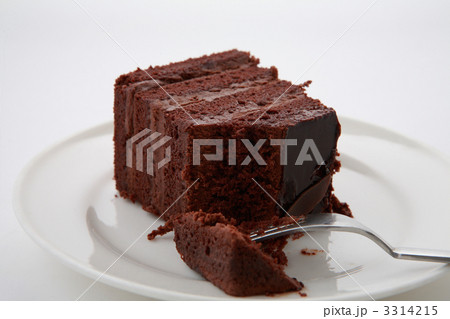チョコレートケーキ断面とフォーク 3314215