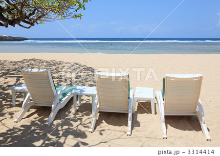 デッキチェアとビーチ デッキチェアとビーチ 3314414