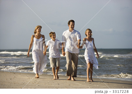 Family at the Beach Family at the Beach 3317228