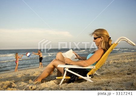 Family at the Beach 3317241