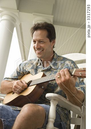 Man Playing Guitar 3317293
