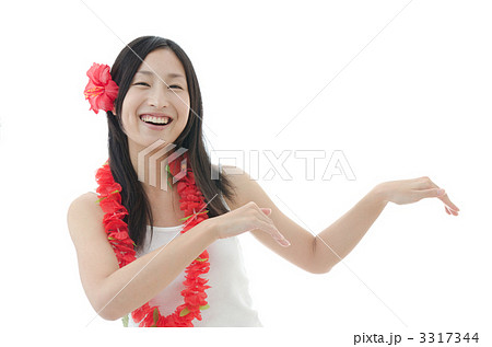 レイをつけた女性 レイをつけた女性 3317344