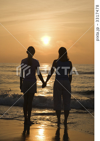 Mom and daughter at sunrise. 3317478