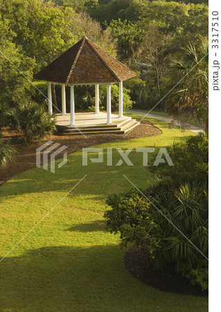 Gazebo in Park 3317510