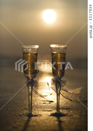 Champagne glasses. 3317934