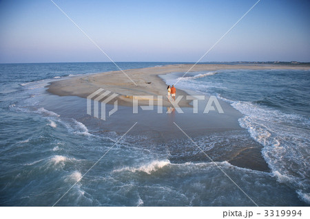 Couple on sandbar. 3319994