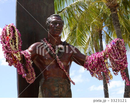 ワイキキのデューク・カハナモク像 3323121