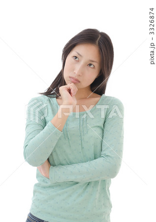 緑色のカットソーを着た女性 3326874