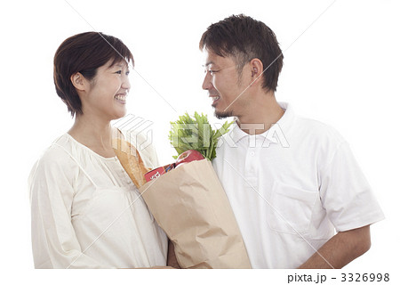 買い物をした夫婦 3326998
