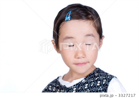 笑顔の女の子 3327217