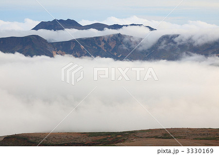 雲海から顔を出すトムラウシ山 雲海から顔を出すトムラウシ山 3330169