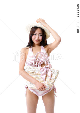 水着の若い女性 3333480