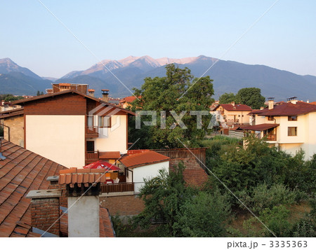 バンスコの町並みと世界遺産「ピリン国立公園」の眺め（ブルガリア） 3335363