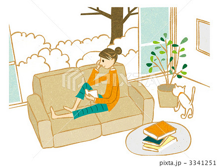 ソファで本を読む女性 3341251