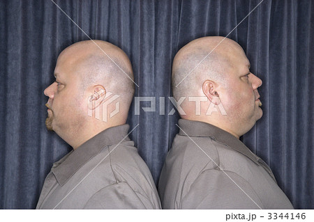 Identical twin men. 3344146