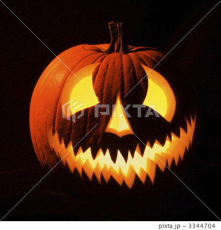 Glowing jack-o'-lantern. 3344704
