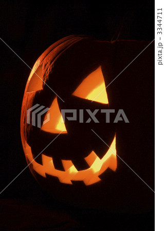 Glowing jack-o'-lantern. 3344711