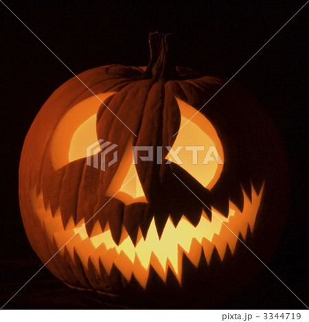 Glowing jack-o-lantern. 3344719