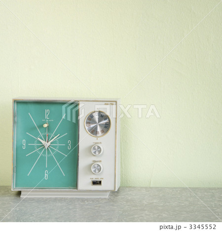 Vintage clock radio. 3345552