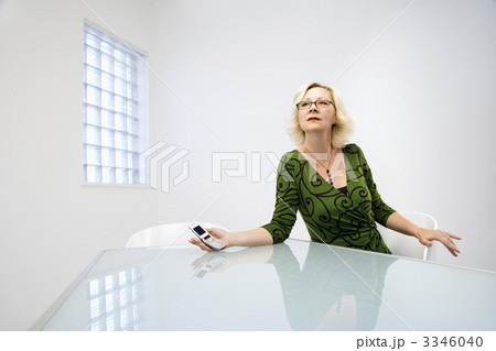Businesswoman holding cellphone 3346040