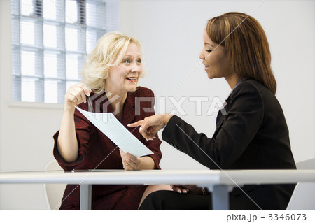 Businesswomen at work Businesswomen at work 3346073