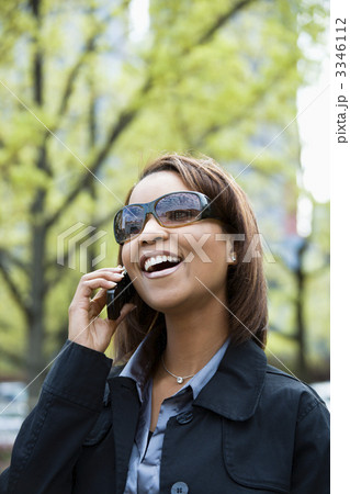 Woman on cellphone 3346112