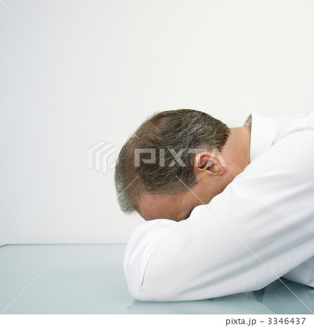 Businessman with head on desk 3346437