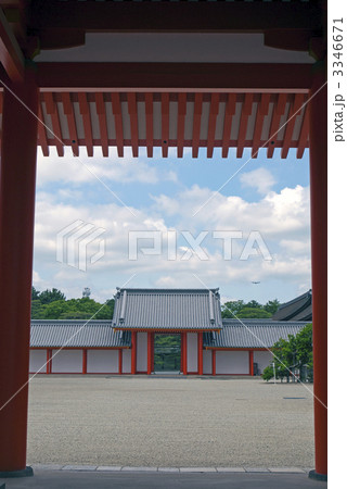 京都御所　日華門から見た月華門 3346671