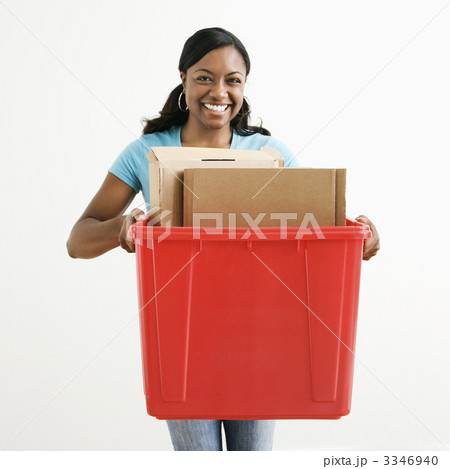 Woman recycling 3346940